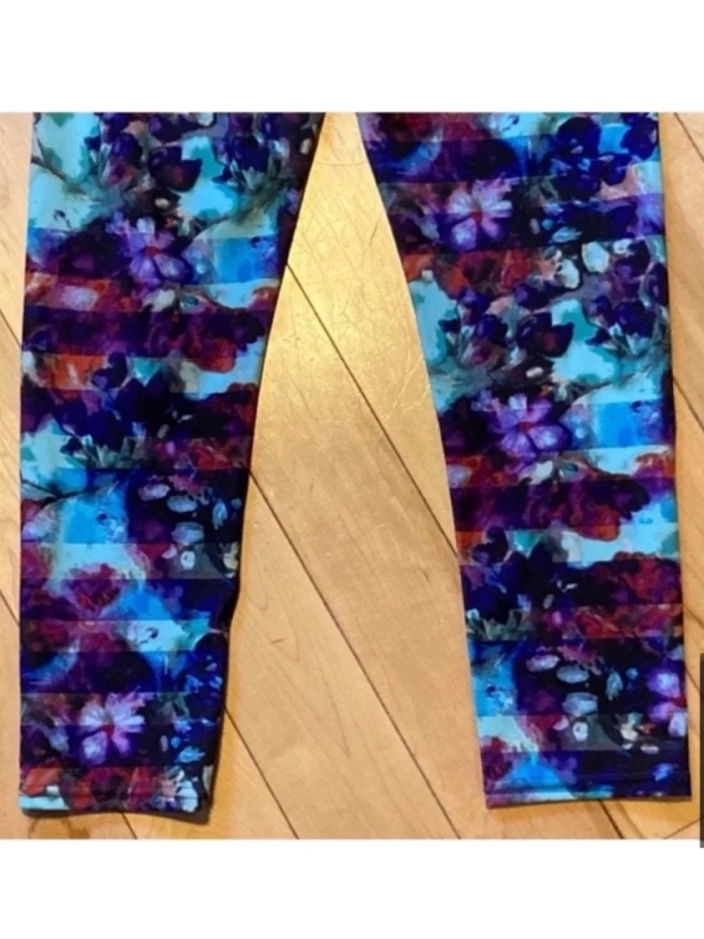 Athleta Floral Fade Sonar Capri Leggings Tights compression blue purple XS